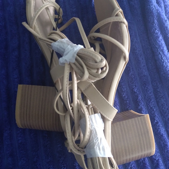 🔥5/$20 NWT CHARLOTTE RUSSE TIE UP SHOES - Picture 2 of 4